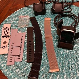 Fitbit Versa w/accessories